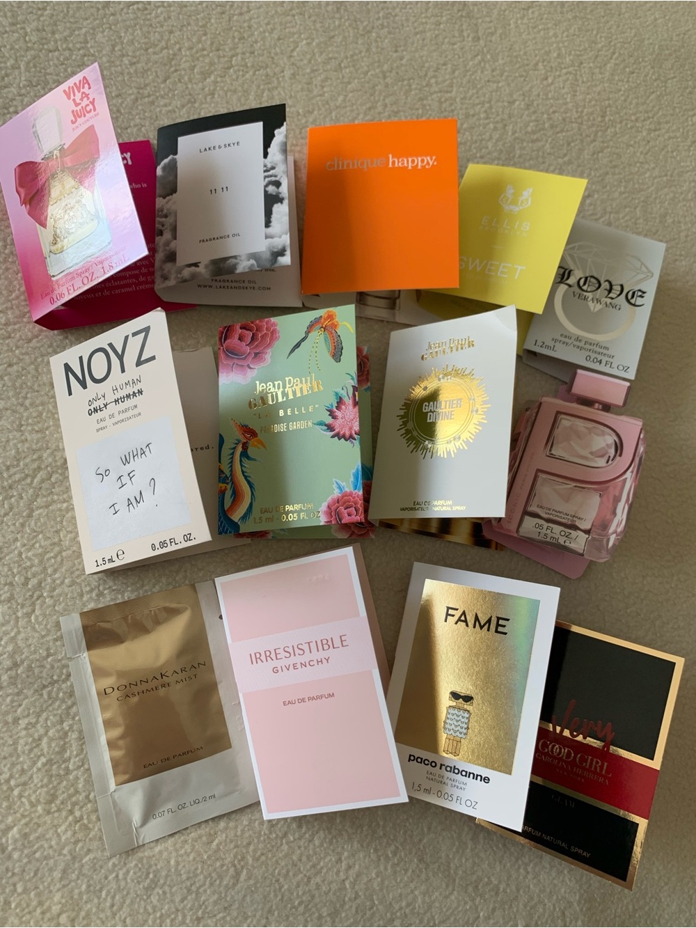 Assorted Designer Fragrance Sample Lot - Multicolor Sachets